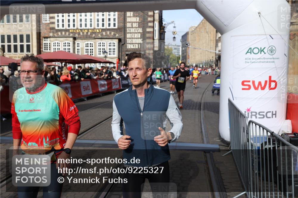 05.10.2025 - 20. swb-Marathon Bremen Yannick Fuchs http://msf.ph/oto/9225327 05.10.2025 10:56:45 Ziel 8118, 9547, 9886, 10008, 10042, 10971, 11100, 11260, 11475, 11691 meine-sportfotos.de