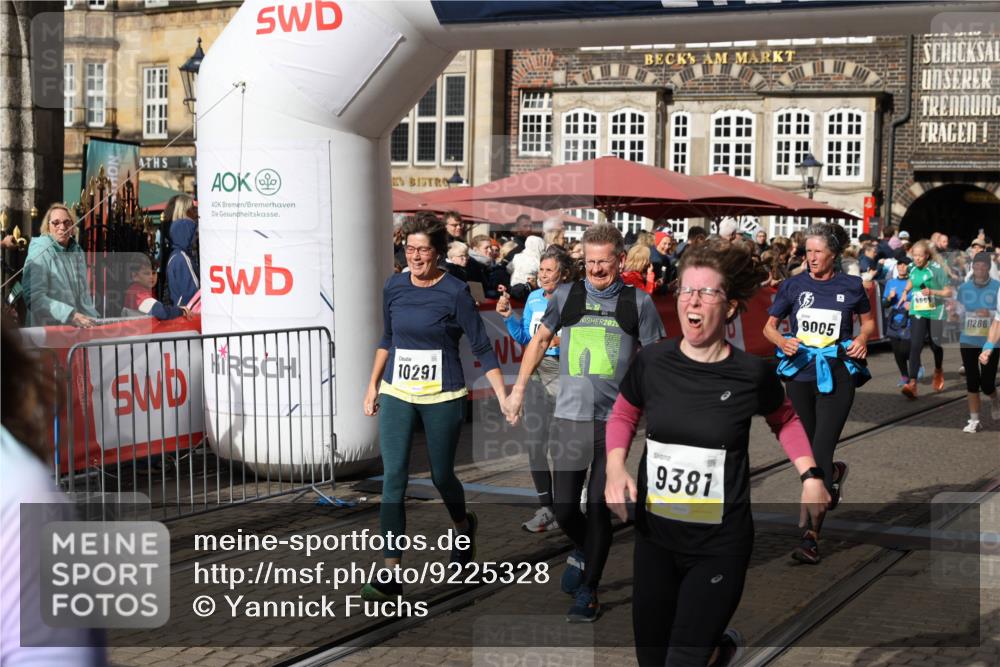 05.10.2025 - 20. swb-Marathon Bremen Yannick Fuchs http://msf.ph/oto/9225328 05.10.2025 11:00:09 Ziel 9005, 9381, 9604, 9611, 9612, 9666, 10138, 10290, 10291, 10311, 10572, 11026, 11266, 11444, 11639, 11644 meine-sportfotos.de