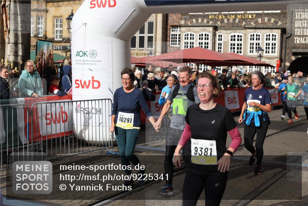 05.10.2025 - 20. swb-Marathon Bremen Yannick Fuchs http://msf.ph/oto/9225341 05.10.2025 11:00:09 Ziel 9005, 9381, 9604, 9611, 9612, 9666, 10138, 10290, 10291, 10311, 10572, 11026, 11266, 11444, 11639, 11644 meine-sportfotos.de