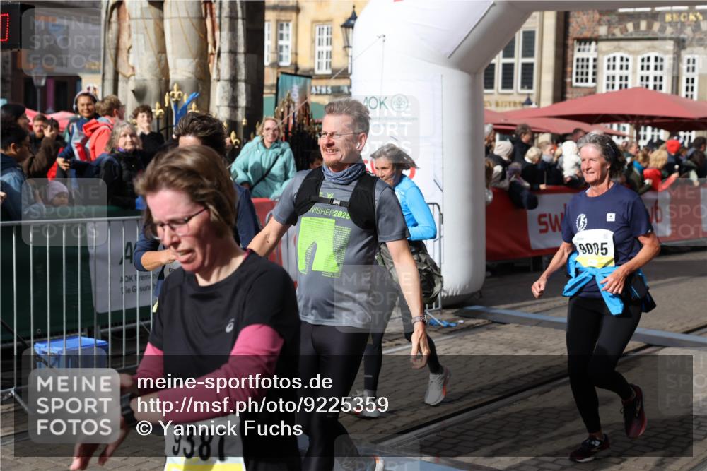 05.10.2025 - 20. swb-Marathon Bremen Yannick Fuchs http://msf.ph/oto/9225359 05.10.2025 11:00:10 Ziel 9005, 9381, 9603, 9604, 9611, 9612, 9666, 10138, 10290, 10291, 10311, 10572, 11026, 11266, 11444, 11639, 11644 meine-sportfotos.de