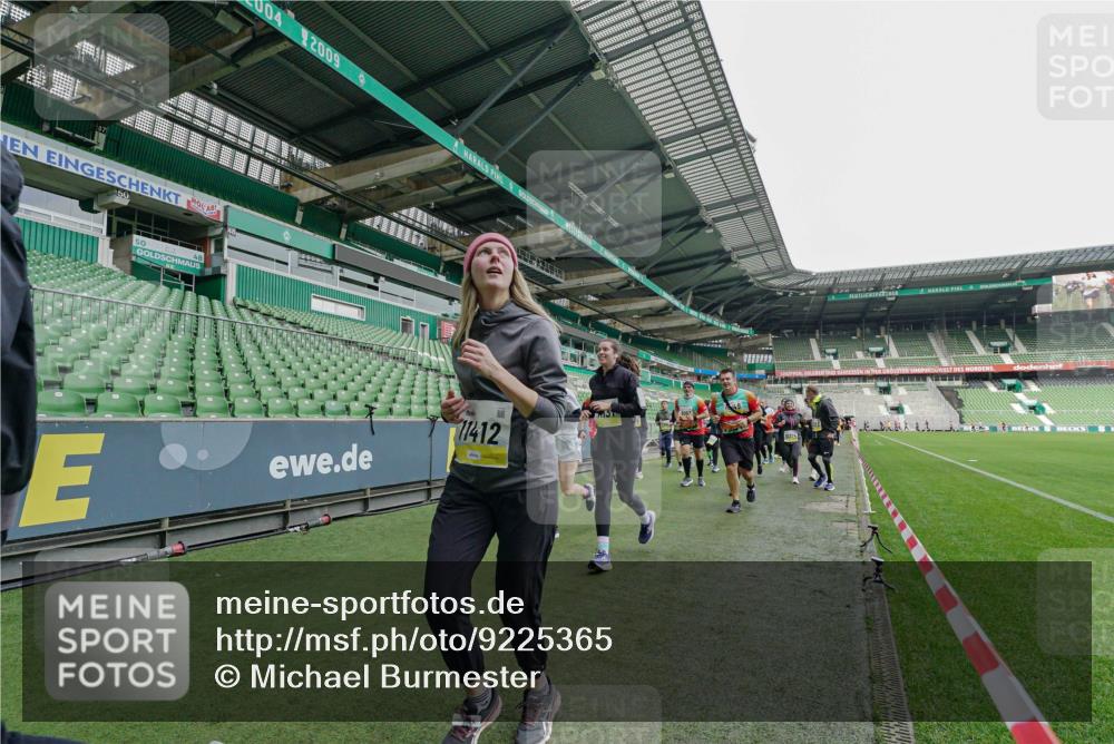 05.10.2025 - 20. swb-Marathon Bremen Michael Burmester http://msf.ph/oto/9225365 05.10.2025 10:39:41 Laufen im Stadion 7199, 7654, 7779, 7788, 7789, 7979, 9002, 9180, 9186, 9220, 9224, 9225, 9228, 9286, 9315, 9325, 9419, 9515, 9523, 9610, 9628, 9644, 9661, 9662, 9668, 9713, 9765, 9780, 9786, 9850, 9901, 9908, 9944, 9976, 9998, 10018, 10021, 10025, 10157, 10185, 10192, 10207, 10238, 10255, 10258, 10289, 10371, 10374, 10383, 10422, 10426, 10451, 10462, 10498, 10531, 10557, 10567, 10587, 10597, 10603, 10604, 10619, 10749, 9182, 9229, 9269, 9300, 9324, 9379, 9394 meine-sportfotos.de