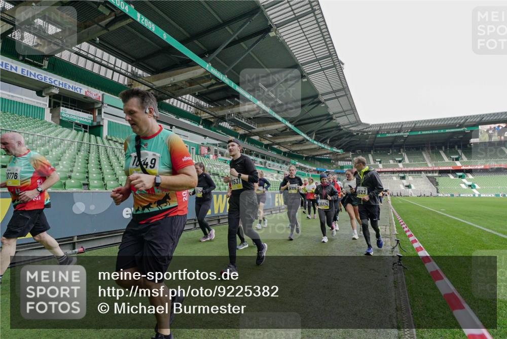 05.10.2025 - 20. swb-Marathon Bremen Michael Burmester http://msf.ph/oto/9225382 05.10.2025 10:39:43 Laufen im Stadion 7199, 7654, 7779, 7789, 7979, 9002, 9180, 9186, 9220, 9224, 9225, 9228, 9286, 9315, 9325, 9419, 9515, 9523, 9554, 9571, 9610, 9628, 9644, 9661, 9662, 9668, 9713, 9765, 9780, 9786, 9850, 9901, 9908, 9931, 9944, 9976, 9998, 10018, 10021, 10025, 10157, 10185, 10192, 10207, 10238, 10255, 10258, 10286, 10289, 10371, 10374, 10383, 10422, 10426, 10451, 10462, 10498, 10531, 10532, 10557, 10567, 10587, 10597, 10603, 10604, 10619, 10749, 9229, 9269, 9300, 9324, 9379, 9394 meine-sportfotos.de