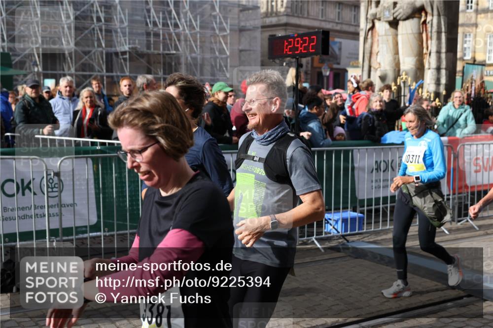 05.10.2025 - 20. swb-Marathon Bremen Yannick Fuchs http://msf.ph/oto/9225394 05.10.2025 11:00:11 Ziel 9005, 9381, 9603, 9604, 9611, 9666, 10138, 10290, 10291, 10311, 10489, 10572, 11026, 11266, 11444, 11639, 11644 meine-sportfotos.de