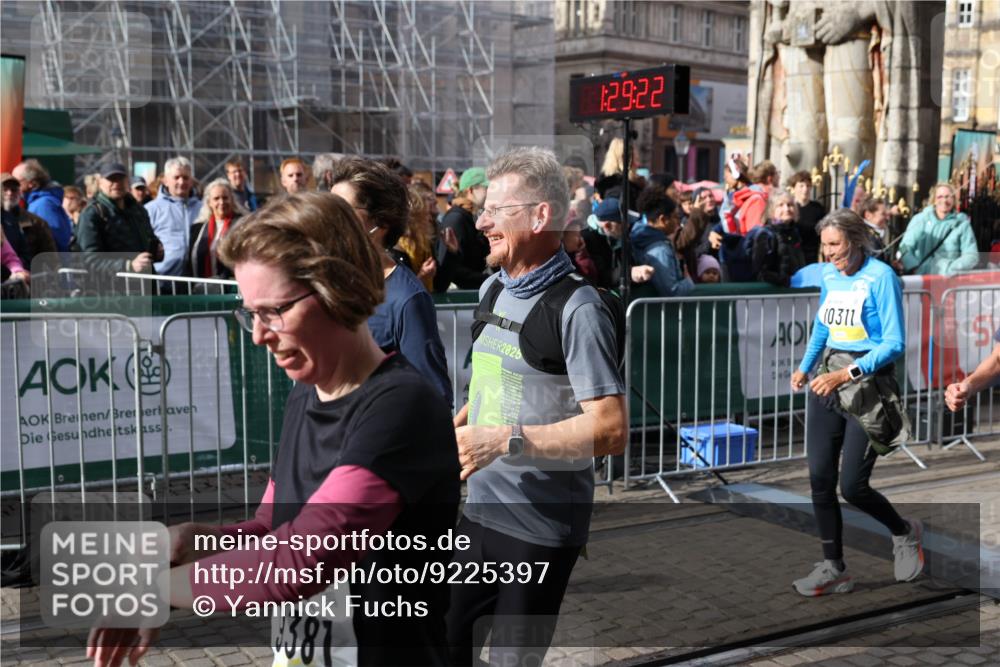 05.10.2025 - 20. swb-Marathon Bremen Yannick Fuchs http://msf.ph/oto/9225397 05.10.2025 11:00:11 Ziel 9005, 9381, 9603, 9604, 9611, 9666, 10138, 10290, 10291, 10311, 10489, 10572, 11026, 11266, 11444, 11639, 11644 meine-sportfotos.de