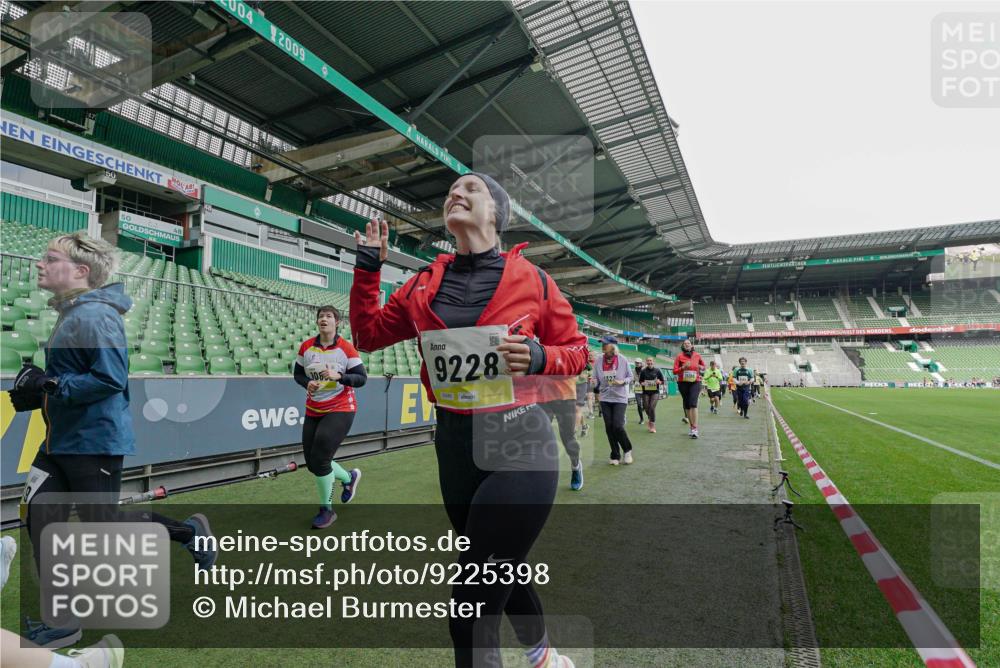 05.10.2025 - 20. swb-Marathon Bremen Michael Burmester http://msf.ph/oto/9225398 05.10.2025 10:39:46 Laufen im Stadion 7199, 7654, 7779, 7789, 7979, 9002, 9180, 9186, 9220, 9224, 9225, 9228, 9241, 9286, 9315, 9325, 9419, 9515, 9523, 9554, 9571, 9610, 9619, 9628, 9644, 9661, 9662, 9668, 9713, 9765, 9780, 9786, 9850, 9901, 9908, 9931, 9944, 9976, 9998, 10018, 10021, 10025, 10157, 10185, 10192, 10207, 10238, 10255, 10258, 10286, 10289, 10371, 10374, 10383, 10422, 10426, 10451, 10462, 10498, 10531, 10532, 10557, 10567, 10587, 10597, 10603, 10604, 10619, 10749, 9229, 9269, 9324, 9379 meine-sportfotos.de