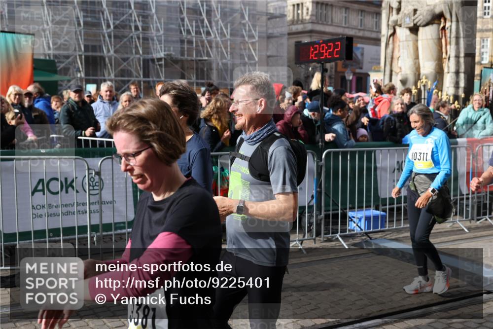 05.10.2025 - 20. swb-Marathon Bremen Yannick Fuchs http://msf.ph/oto/9225401 05.10.2025 11:00:11 Ziel 9005, 9381, 9603, 9604, 9611, 9666, 10138, 10290, 10291, 10311, 10489, 10572, 11026, 11266, 11444, 11639, 11644 meine-sportfotos.de