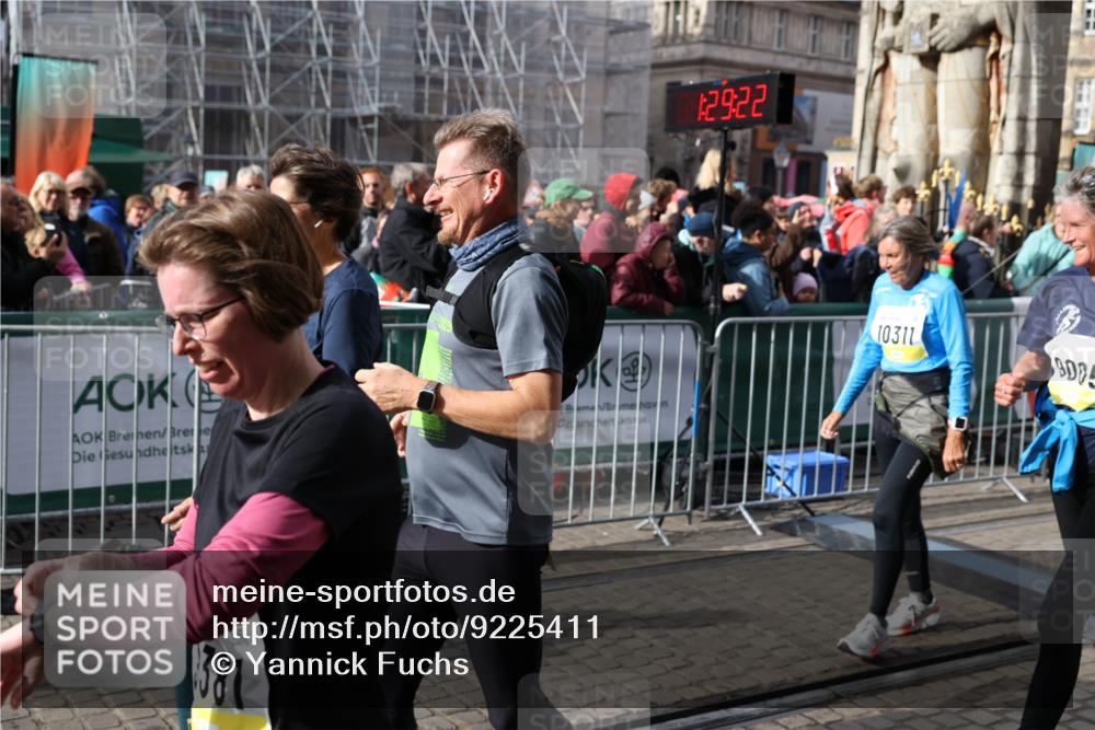 05.10.2025 - 20. swb-Marathon Bremen Yannick Fuchs http://msf.ph/oto/9225411 05.10.2025 11:00:11 Ziel 9005, 9381, 9603, 9604, 9611, 9666, 10138, 10290, 10291, 10311, 10489, 10572, 11026, 11266, 11444, 11639, 11644 meine-sportfotos.de