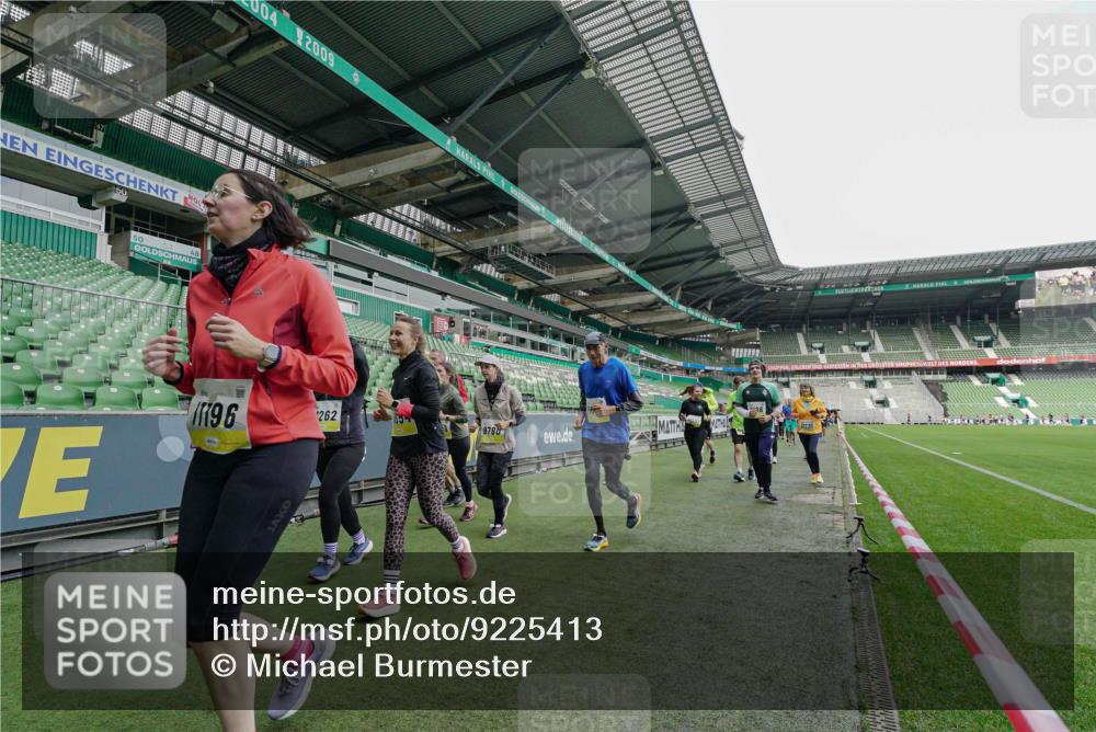 05.10.2025 - 20. swb-Marathon Bremen Michael Burmester http://msf.ph/oto/9225413 05.10.2025 10:39:50 Laufen im Stadion 7199, 7654, 7779, 7789, 7979, 9002, 9180, 9186, 9220, 9224, 9225, 9228, 9241, 9275, 9286, 9315, 9325, 9419, 9515, 9523, 9554, 9571, 9610, 9619, 9644, 9661, 9662, 9668, 9713, 9765, 9780, 9786, 9850, 9866, 9901, 9908, 9931, 9944, 9976, 10018, 10021, 10025, 10157, 10185, 10192, 10207, 10238, 10286, 10289, 10371, 10374, 10383, 10422, 10426, 10451, 10462, 10531, 10532, 10542, 10557, 10567, 10587, 10597, 10603, 10604, 10619, 10674, 10749, 9229, 9324, 9379 meine-sportfotos.de