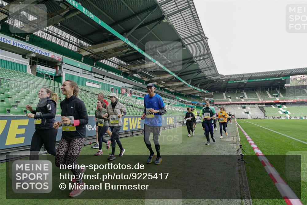 05.10.2025 - 20. swb-Marathon Bremen Michael Burmester http://msf.ph/oto/9225417 05.10.2025 10:39:51 Laufen im Stadion 7199, 7654, 7779, 7789, 7799, 7979, 9002, 9180, 9186, 9220, 9224, 9225, 9228, 9241, 9275, 9286, 9315, 9325, 9419, 9515, 9523, 9554, 9571, 9610, 9619, 9644, 9661, 9662, 9668, 9713, 9765, 9780, 9786, 9866, 9901, 9908, 9931, 9944, 9976, 10018, 10021, 10025, 10157, 10185, 10192, 10207, 10238, 10286, 10289, 10371, 10374, 10383, 10422, 10426, 10451, 10462, 10531, 10532, 10542, 10557, 10567, 10587, 10597, 10603, 10604, 10619, 10674, 10699, 10749, 9324, 9379 meine-sportfotos.de