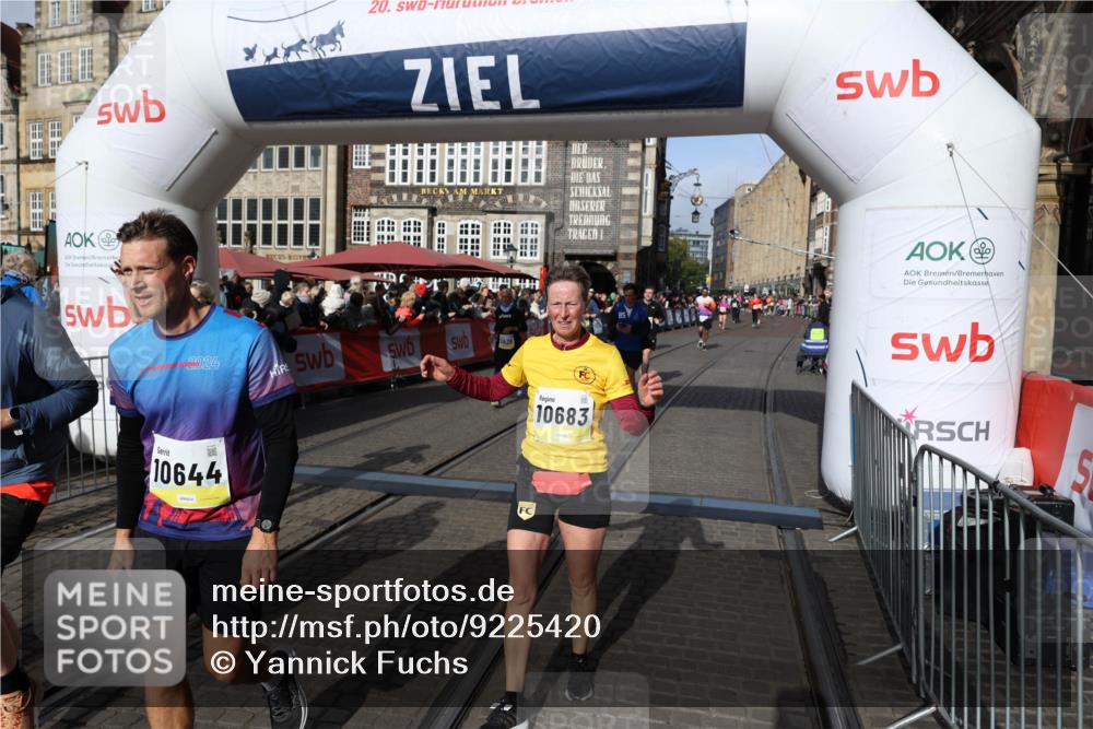 05.10.2025 - 20. swb-Marathon Bremen Yannick Fuchs http://msf.ph/oto/9225420 05.10.2025 10:56:52 Ziel 8118, 9188, 9266, 10059, 10644, 10683, 10845, 11426, 11475, 11675, 11734 meine-sportfotos.de