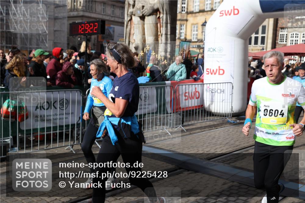 05.10.2025 - 20. swb-Marathon Bremen Yannick Fuchs http://msf.ph/oto/9225428 05.10.2025 11:00:11 Ziel 9005, 9381, 9603, 9604, 9611, 9666, 10138, 10290, 10291, 10311, 10489, 10572, 11026, 11266, 11444, 11639, 11644 meine-sportfotos.de