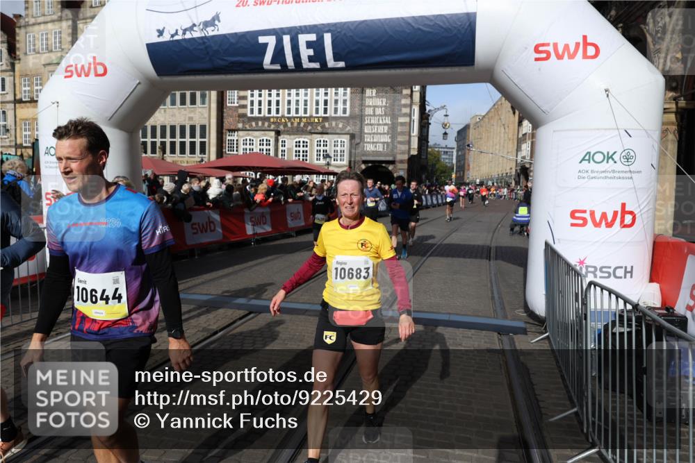 05.10.2025 - 20. swb-Marathon Bremen Yannick Fuchs http://msf.ph/oto/9225429 05.10.2025 10:56:52 Ziel 8118, 9188, 9266, 10059, 10644, 10683, 10845, 11426, 11475, 11675, 11734 meine-sportfotos.de