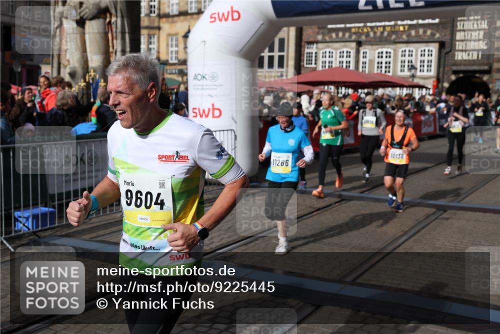 05.10.2025 - 20. swb-Marathon Bremen Yannick Fuchs http://msf.ph/oto/9225445 05.10.2025 11:00:12 Ziel 7621, 9005, 9381, 9603, 9604, 9611, 9666, 10138, 10290, 10291, 10311, 10489, 10572, 11026, 11125, 11266, 11600, 11639 meine-sportfotos.de