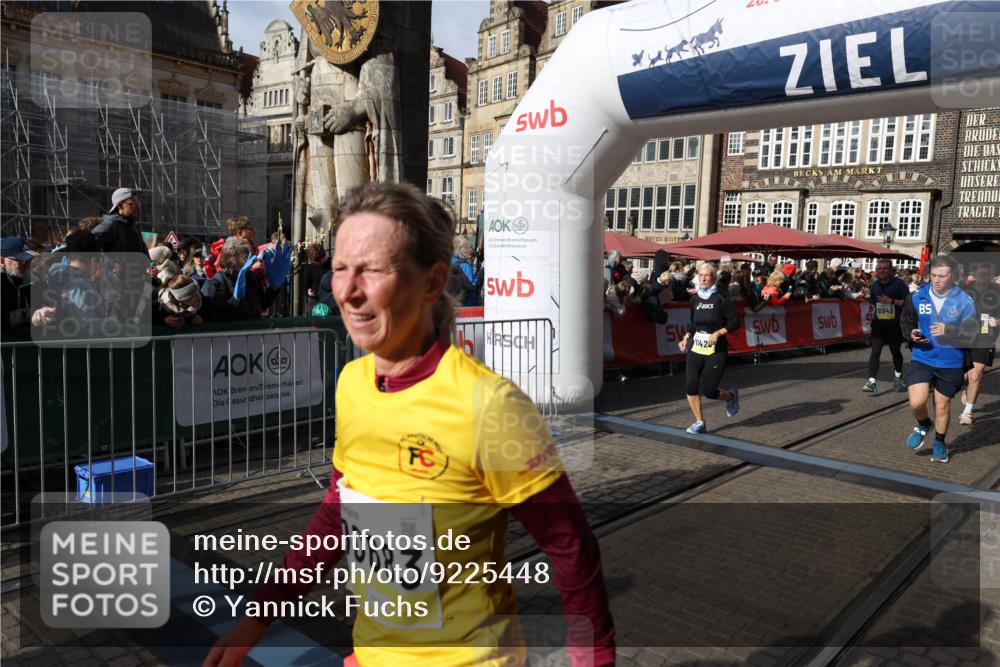 05.10.2025 - 20. swb-Marathon Bremen Yannick Fuchs http://msf.ph/oto/9225448 05.10.2025 10:56:53 Ziel 8118, 9188, 9266, 10059, 10145, 10644, 10683, 10845, 11426, 11475, 11675, 11734 meine-sportfotos.de