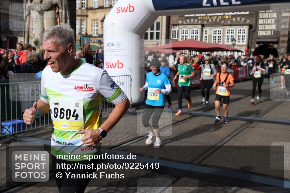 05.10.2025 - 20. swb-Marathon Bremen Yannick Fuchs http://msf.ph/oto/9225449 05.10.2025 11:00:12 Ziel 7621, 9005, 9381, 9603, 9604, 9611, 9666, 10138, 10290, 10291, 10311, 10489, 10572, 11026, 11125, 11266, 11600, 11639 meine-sportfotos.de