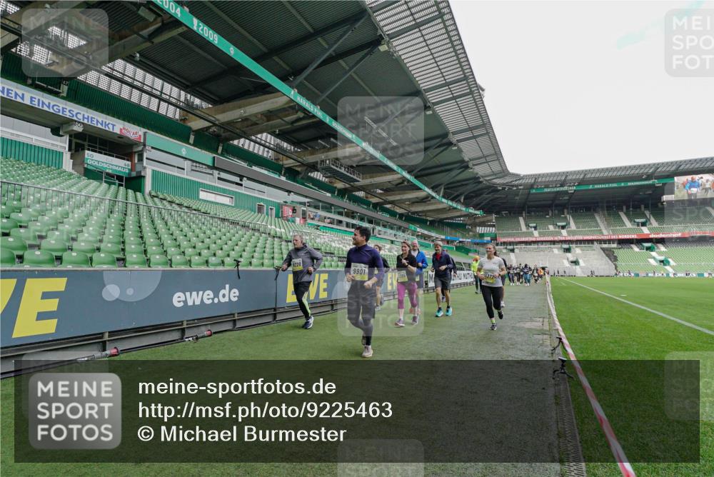 05.10.2025 - 20. swb-Marathon Bremen Michael Burmester http://msf.ph/oto/9225463 05.10.2025 10:40:03 Laufen im Stadion 7654, 7779, 7789, 7799, 7979, 9002, 9180, 9186, 9220, 9228, 9241, 9275, 9286, 9308, 9315, 9325, 9387, 9419, 9423, 9491, 9523, 9552, 9554, 9571, 9615, 9619, 9623, 9644, 9661, 9662, 9713, 9721, 9780, 9786, 9866, 9901, 9931, 9976, 10018, 10021, 10025, 10157, 10160, 10185, 10192, 10207, 10238, 10286, 10289, 10374, 10383, 10422, 10426, 10451, 10462, 10531, 10532, 10542, 10567, 10587, 10597, 10603, 10604, 10619, 10674, 10699, 10737, 10749, 11090, 11270, 7654, 9224 meine-sportfotos.de