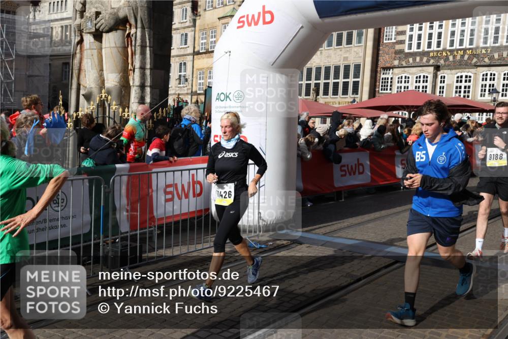 05.10.2025 - 20. swb-Marathon Bremen Yannick Fuchs http://msf.ph/oto/9225467 05.10.2025 10:56:54 Ziel 8118, 9188, 9266, 10059, 10145, 10644, 10683, 10845, 11426, 11675, 11734 meine-sportfotos.de