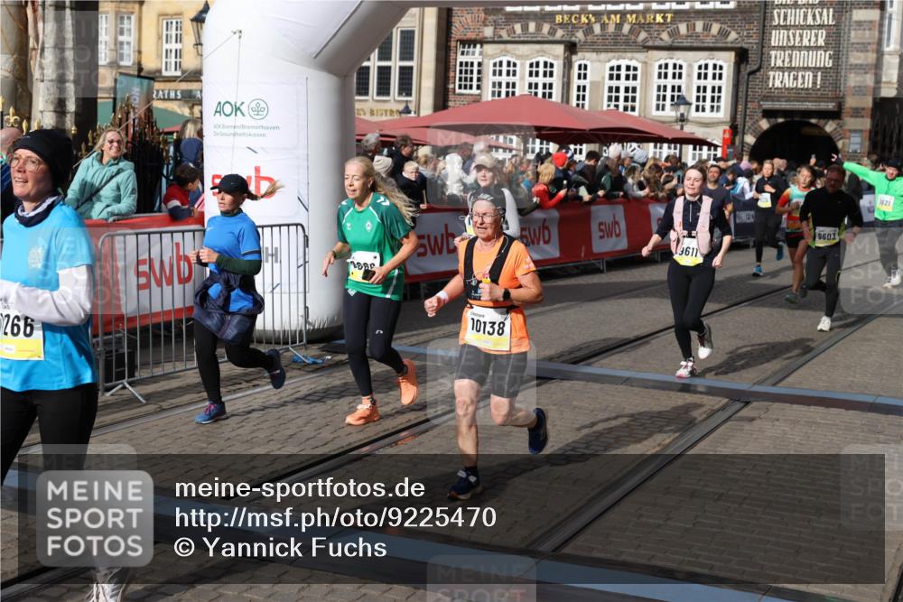 05.10.2025 - 20. swb-Marathon Bremen Yannick Fuchs http://msf.ph/oto/9225470 05.10.2025 11:00:13 Ziel 7621, 9005, 9381, 9603, 9604, 9611, 9666, 10138, 10290, 10291, 10311, 10489, 10572, 11026, 11125, 11266, 11600, 11639 meine-sportfotos.de