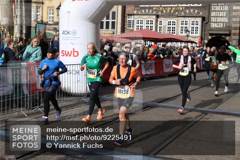 05.10.2025 - 20. swb-Marathon Bremen Yannick Fuchs http://msf.ph/oto/9225491 05.10.2025 11:00:13 Ziel 7621, 9005, 9381, 9603, 9604, 9611, 9666, 10138, 10290, 10291, 10311, 10489, 10572, 11026, 11125, 11266, 11600, 11639 meine-sportfotos.de