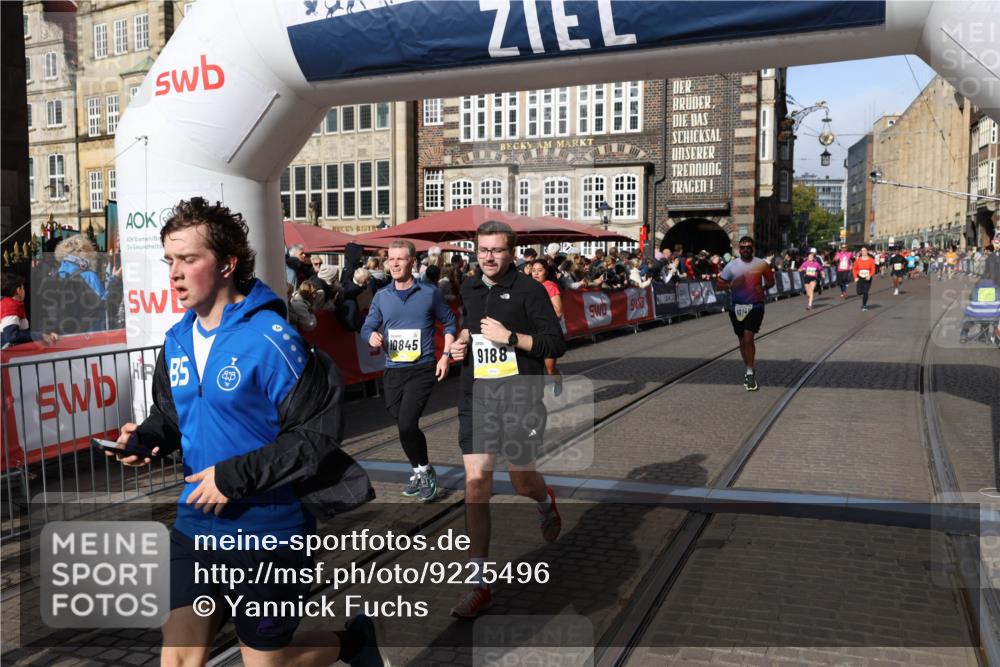 05.10.2025 - 20. swb-Marathon Bremen Yannick Fuchs http://msf.ph/oto/9225496 05.10.2025 10:56:55 Ziel 9188, 9266, 10059, 10145, 10644, 10683, 10845, 11426, 11675, 11734 meine-sportfotos.de
