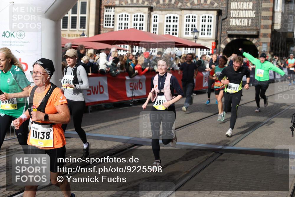 05.10.2025 - 20. swb-Marathon Bremen Yannick Fuchs http://msf.ph/oto/9225508 05.10.2025 11:00:13 Ziel 7621, 9005, 9381, 9603, 9604, 9611, 9666, 10138, 10290, 10291, 10311, 10489, 10572, 11026, 11125, 11266, 11600, 11639 meine-sportfotos.de