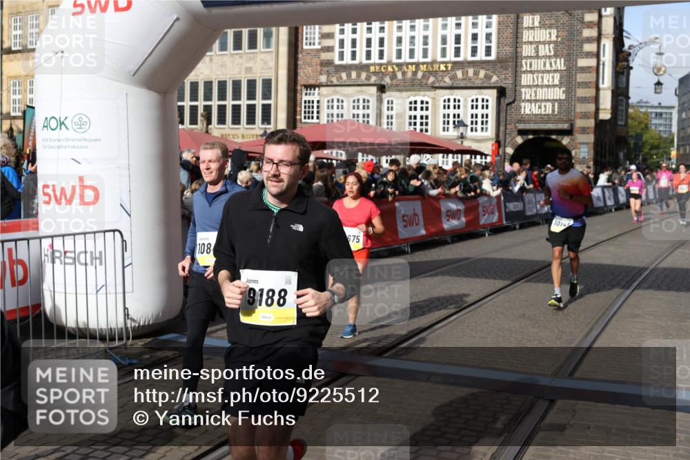 05.10.2025 - 20. swb-Marathon Bremen Yannick Fuchs http://msf.ph/oto/9225512 05.10.2025 10:56:55 Ziel 9188, 9266, 10059, 10145, 10644, 10683, 10845, 11426, 11675, 11734 meine-sportfotos.de