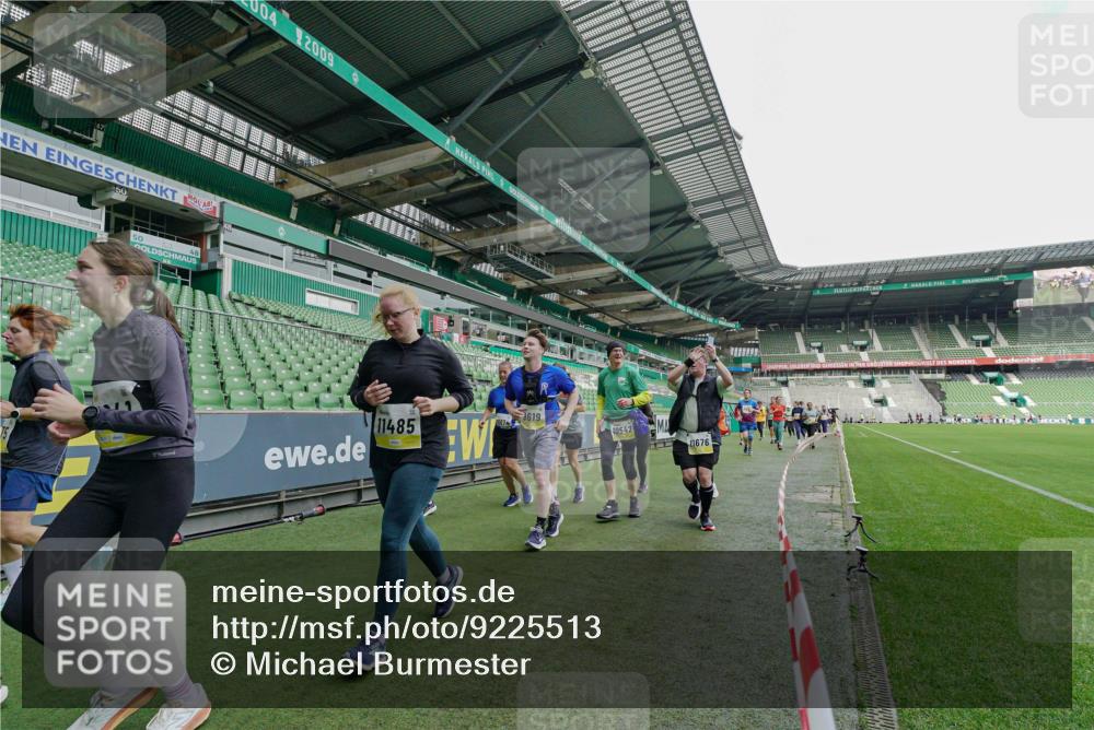05.10.2025 - 20. swb-Marathon Bremen Michael Burmester http://msf.ph/oto/9225513 05.10.2025 10:40:17 Laufen im Stadion 7779, 7789, 7799, 8111, 9186, 9220, 9241, 9245, 9275, 9286, 9308, 9321, 9387, 9419, 9423, 9440, 9466, 9491, 9552, 9554, 9571, 9615, 9619, 9623, 9661, 9662, 9690, 9721, 9780, 9786, 9866, 9901, 9931, 9976, 10001, 10025, 10135, 10157, 10160, 10168, 10185, 10192, 10193, 10243, 10286, 10343, 10383, 10419, 10422, 10451, 10462, 10532, 10542, 10563, 10580, 10587, 10597, 10603, 10604, 10619, 10674, 10699, 10737, 11090, 11270, 7654, 7979, 9002, 9180, 9224 meine-sportfotos.de