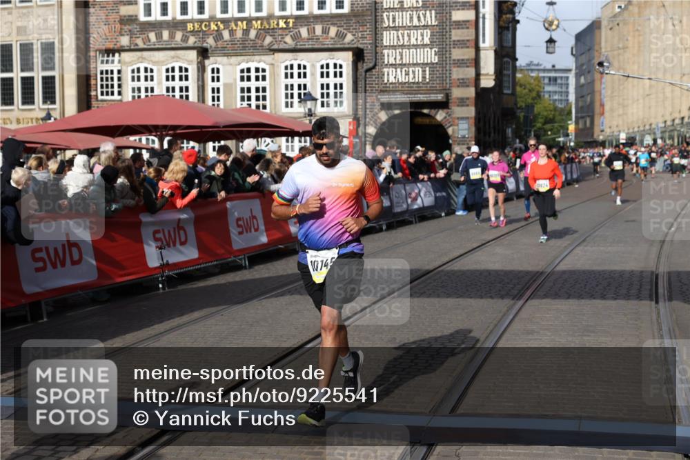05.10.2025 - 20. swb-Marathon Bremen Yannick Fuchs http://msf.ph/oto/9225541 05.10.2025 10:56:57 Ziel 9188, 9266, 9669, 10059, 10145, 10845, 10924, 11274, 11426, 11675, 11734 meine-sportfotos.de