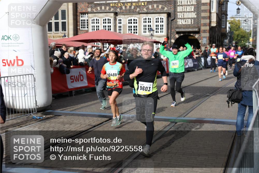 05.10.2025 - 20. swb-Marathon Bremen Yannick Fuchs http://msf.ph/oto/9225558 05.10.2025 11:00:15 Ziel 7621, 9005, 9603, 9604, 9611, 9666, 10138, 10311, 10489, 10572, 11026, 11125, 11266, 11600, 11713 meine-sportfotos.de