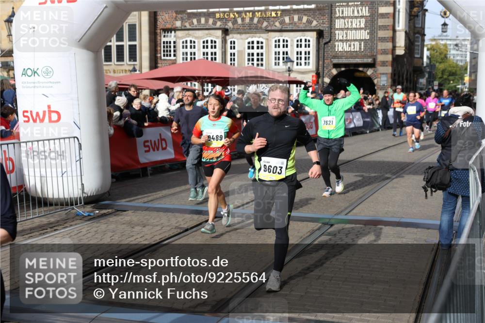 05.10.2025 - 20. swb-Marathon Bremen Yannick Fuchs http://msf.ph/oto/9225564 05.10.2025 11:00:15 Ziel 7621, 9005, 9603, 9604, 9611, 9666, 10138, 10311, 10489, 10572, 11026, 11125, 11266, 11600, 11713 meine-sportfotos.de