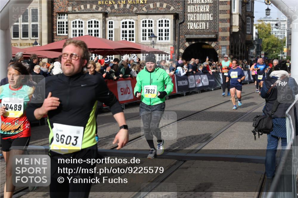 05.10.2025 - 20. swb-Marathon Bremen Yannick Fuchs http://msf.ph/oto/9225579 05.10.2025 11:00:15 Ziel 7621, 9005, 9603, 9604, 9611, 9666, 10138, 10311, 10489, 10572, 11026, 11125, 11266, 11600, 11713 meine-sportfotos.de
