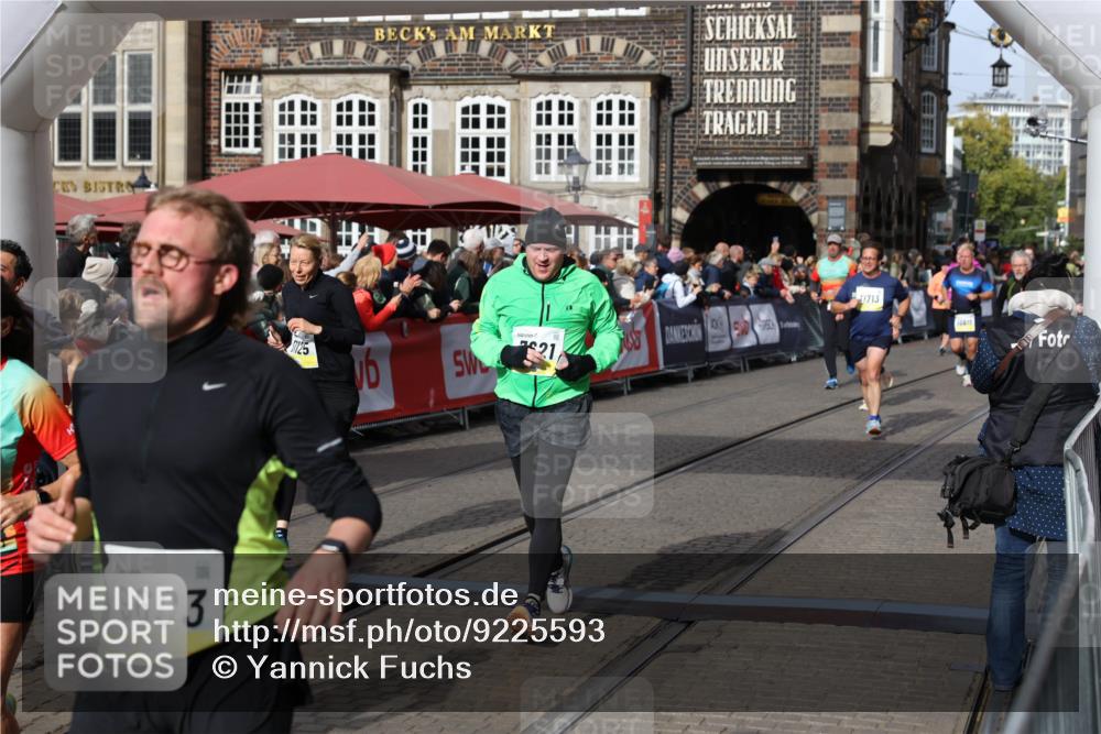 05.10.2025 - 20. swb-Marathon Bremen Yannick Fuchs http://msf.ph/oto/9225593 05.10.2025 11:00:16 Ziel 7621, 9603, 9604, 9611, 9666, 10138, 10345, 10489, 10572, 10889, 11026, 11125, 11266, 11600, 11713 meine-sportfotos.de