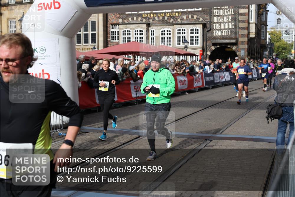 05.10.2025 - 20. swb-Marathon Bremen Yannick Fuchs http://msf.ph/oto/9225599 05.10.2025 11:00:16 Ziel 7621, 9603, 9604, 9611, 9666, 10138, 10345, 10489, 10572, 10889, 11026, 11125, 11266, 11600, 11713 meine-sportfotos.de