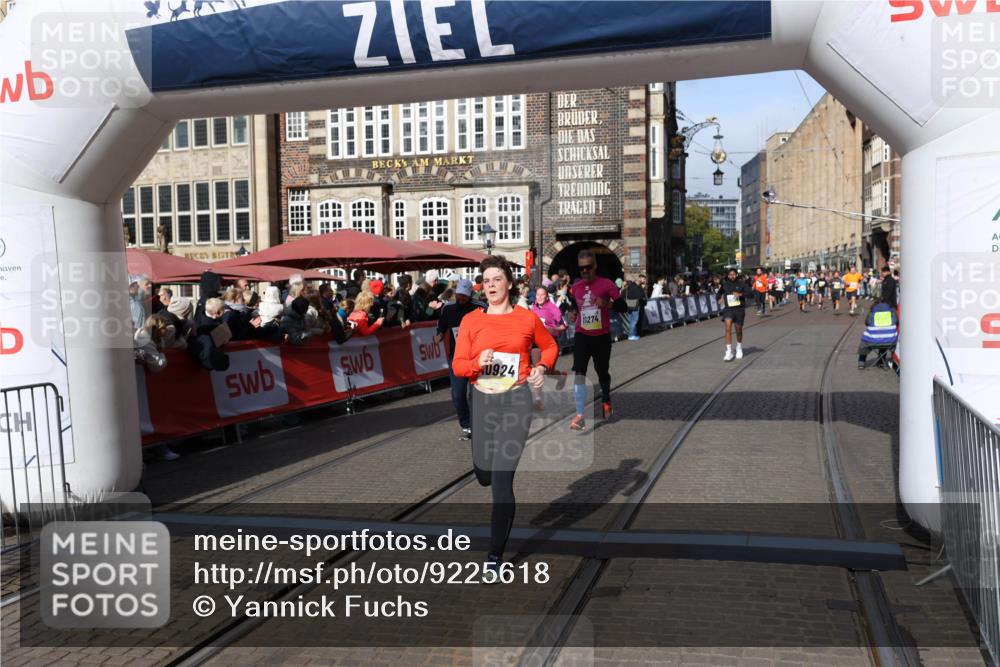 05.10.2025 - 20. swb-Marathon Bremen Yannick Fuchs http://msf.ph/oto/9225618 05.10.2025 10:57:00 Ziel 9188, 9669, 10105, 10145, 10397, 10845, 10924, 11274, 11426, 11675, 11734 meine-sportfotos.de