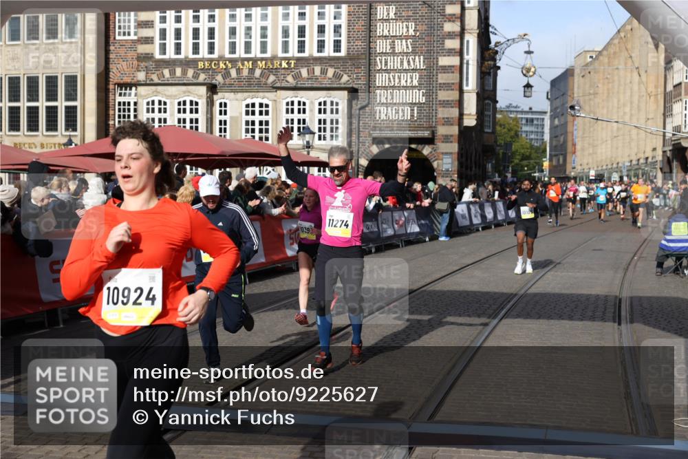 05.10.2025 - 20. swb-Marathon Bremen Yannick Fuchs http://msf.ph/oto/9225627 05.10.2025 10:57:00 Ziel 9188, 9669, 10105, 10145, 10397, 10845, 10924, 11274, 11426, 11675, 11734 meine-sportfotos.de