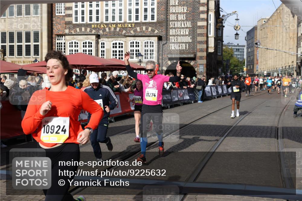 05.10.2025 - 20. swb-Marathon Bremen Yannick Fuchs http://msf.ph/oto/9225632 05.10.2025 10:57:00 Ziel 9188, 9669, 10105, 10145, 10397, 10845, 10924, 11274, 11426, 11675, 11734 meine-sportfotos.de
