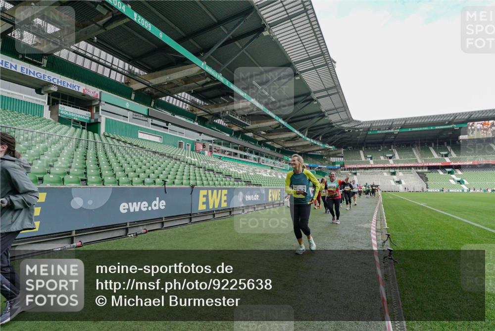 05.10.2025 - 20. swb-Marathon Bremen Michael Burmester http://msf.ph/oto/9225638 05.10.2025 10:40:55 Laufen im Stadion 7706, 8111, 9001, 9178, 9191, 9205, 9217, 9245, 9274, 9306, 9321, 9334, 9353, 9355, 9438, 9440, 9446, 9466, 9483, 9491, 9530, 9537, 9552, 9589, 9599, 9605, 9617, 9623, 9685, 9690, 9702, 9712, 9721, 9757, 9764, 9774, 9804, 9853, 9874, 9877, 9892, 9942, 10001, 10037, 10058, 10081, 10100, 10101, 10135, 10160, 10168, 10193, 10235, 10236, 10243, 10343, 10419, 10458, 10550, 10563, 10580, 10585, 10632, 10737, 11090, 11270, 7799, 9241, 9554, 9571, 9619, 9931 meine-sportfotos.de