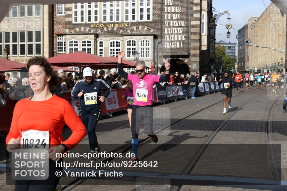 05.10.2025 - 20. swb-Marathon Bremen Yannick Fuchs http://msf.ph/oto/9225642 05.10.2025 10:57:00 Ziel 9188, 9669, 10105, 10145, 10397, 10845, 10924, 11274, 11426, 11675, 11734 meine-sportfotos.de