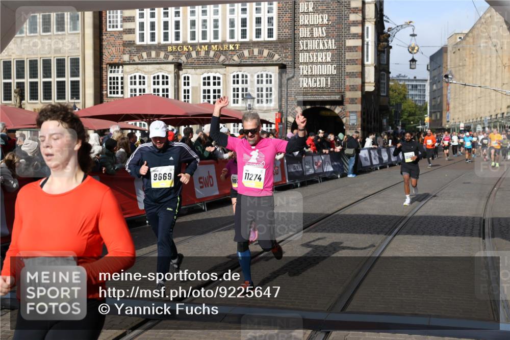 05.10.2025 - 20. swb-Marathon Bremen Yannick Fuchs http://msf.ph/oto/9225647 05.10.2025 10:57:00 Ziel 9188, 9669, 10105, 10145, 10397, 10845, 10924, 11274, 11426, 11675, 11734 meine-sportfotos.de