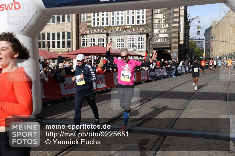 05.10.2025 - 20. swb-Marathon Bremen Yannick Fuchs http://msf.ph/oto/9225651 05.10.2025 10:57:01 Ziel 9188, 9669, 10105, 10145, 10397, 10845, 10924, 11274, 11675 meine-sportfotos.de