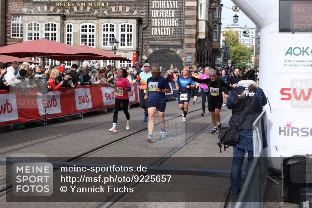 05.10.2025 - 20. swb-Marathon Bremen Yannick Fuchs http://msf.ph/oto/9225657 05.10.2025 11:00:17 Ziel 7177, 7621, 9603, 9611, 9666, 9672, 10138, 10345, 10489, 10572, 10889, 10919, 11026, 11050, 11125, 11266, 11600, 11713 meine-sportfotos.de