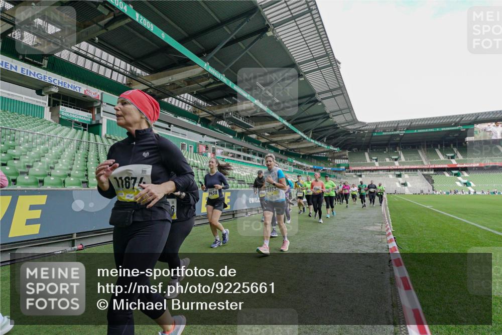 05.10.2025 - 20. swb-Marathon Bremen Michael Burmester http://msf.ph/oto/9225661 05.10.2025 10:41:02 Laufen im Stadion 7706, 8111, 9001, 9178, 9191, 9205, 9217, 9245, 9274, 9306, 9321, 9334, 9353, 9355, 9357, 9438, 9440, 9446, 9466, 9483, 9530, 9537, 9589, 9599, 9605, 9617, 9685, 9690, 9702, 9712, 9757, 9764, 9774, 9804, 9853, 9874, 9877, 9887, 9892, 9942, 10001, 10037, 10058, 10081, 10100, 10101, 10135, 10168, 10193, 10197, 10235, 10236, 10243, 10295, 10330, 10332, 10343, 10419, 10458, 10550, 10563, 10580, 10582, 10585, 10614, 10632, 11090, 11270, 7799, 9241, 9554, 9571, 9619, 9931 meine-sportfotos.de