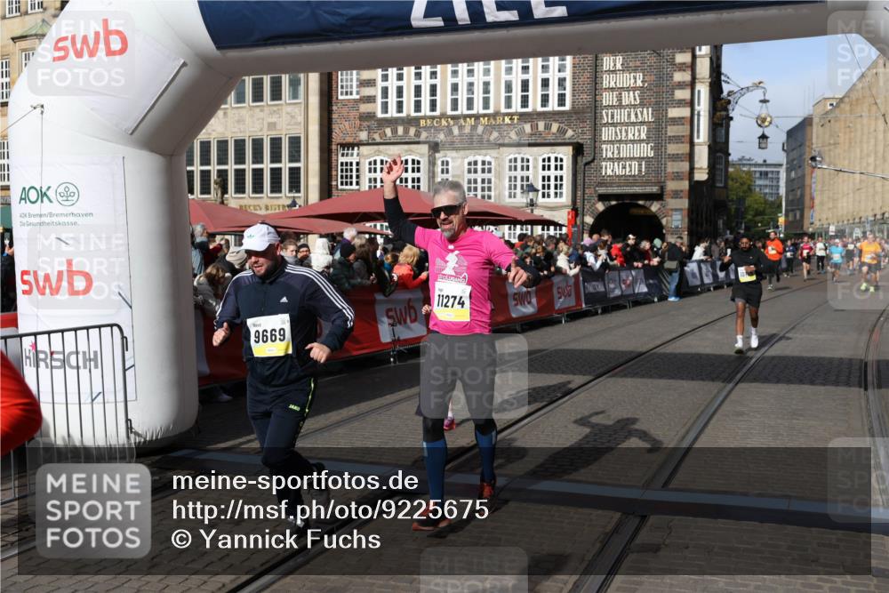 05.10.2025 - 20. swb-Marathon Bremen Yannick Fuchs http://msf.ph/oto/9225675 05.10.2025 10:57:01 Ziel 9188, 9669, 10105, 10145, 10397, 10845, 10924, 11274, 11675 meine-sportfotos.de