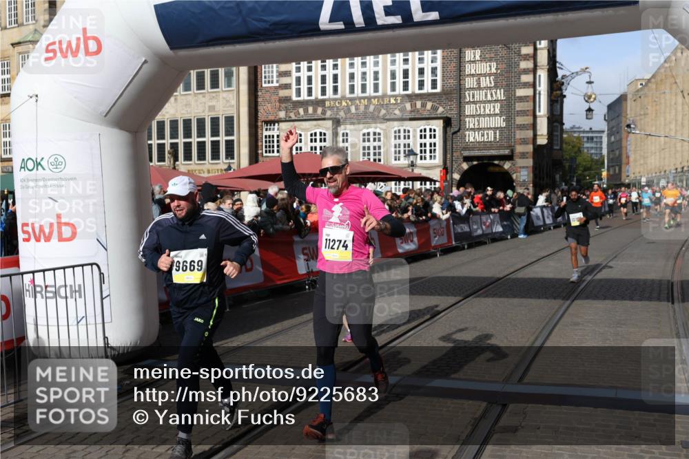 05.10.2025 - 20. swb-Marathon Bremen Yannick Fuchs http://msf.ph/oto/9225683 05.10.2025 10:57:01 Ziel 9188, 9669, 10105, 10145, 10397, 10845, 10924, 11274, 11675 meine-sportfotos.de