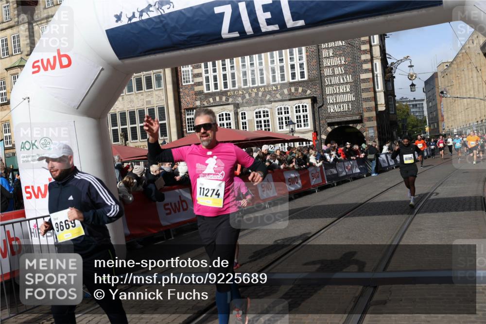 05.10.2025 - 20. swb-Marathon Bremen Yannick Fuchs http://msf.ph/oto/9225689 05.10.2025 10:57:01 Ziel 9188, 9669, 10105, 10145, 10397, 10845, 10924, 11274, 11675 meine-sportfotos.de