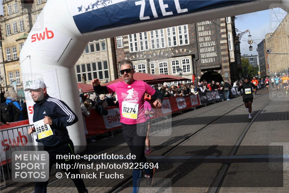 05.10.2025 - 20. swb-Marathon Bremen Yannick Fuchs http://msf.ph/oto/9225694 05.10.2025 10:57:01 Ziel 9188, 9669, 10105, 10145, 10397, 10845, 10924, 11274, 11675 meine-sportfotos.de