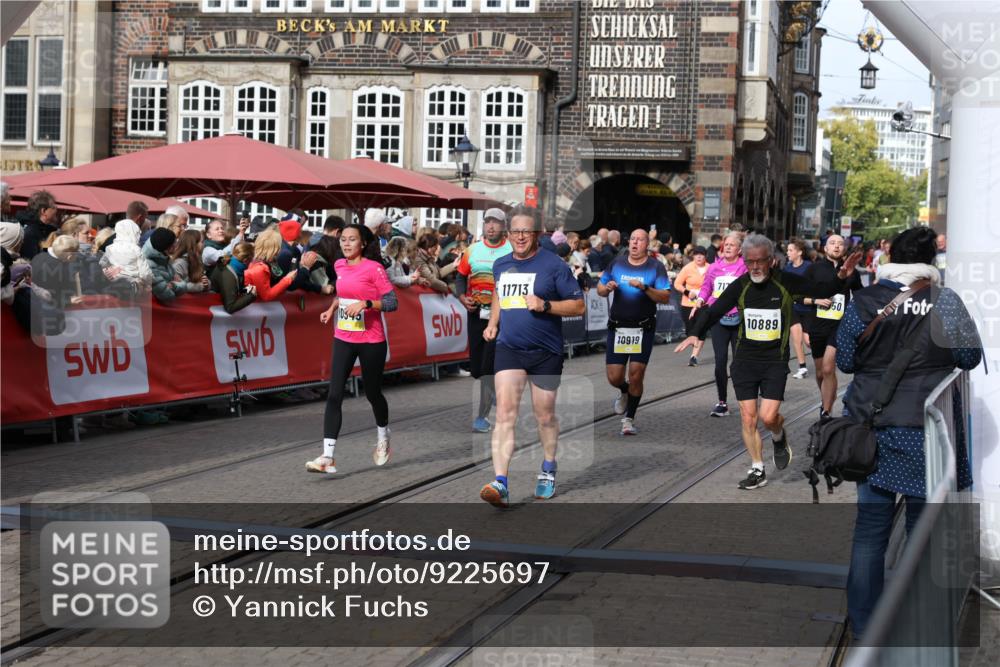 05.10.2025 - 20. swb-Marathon Bremen Yannick Fuchs http://msf.ph/oto/9225697 05.10.2025 11:00:18 Ziel 7177, 7621, 9603, 9611, 9666, 9672, 10138, 10345, 10489, 10572, 10889, 10919, 11026, 11050, 11125, 11600, 11713 meine-sportfotos.de