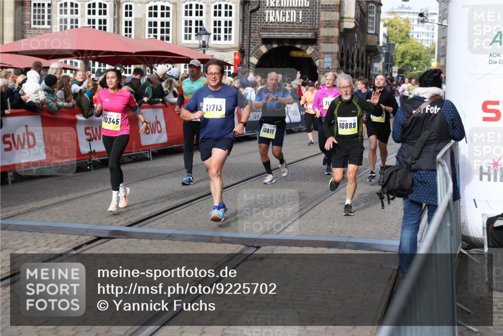 05.10.2025 - 20. swb-Marathon Bremen Yannick Fuchs http://msf.ph/oto/9225702 05.10.2025 11:00:19 Ziel 7177, 7621, 9603, 9611, 9672, 10345, 10489, 10889, 10919, 10985, 11026, 11050, 11125, 11600, 11713 meine-sportfotos.de