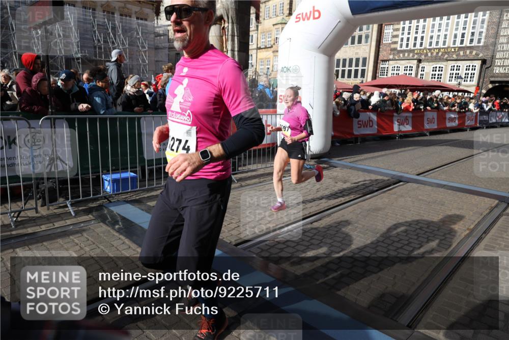 05.10.2025 - 20. swb-Marathon Bremen Yannick Fuchs http://msf.ph/oto/9225711 05.10.2025 10:57:02 Ziel 9669, 10105, 10145, 10397, 10924, 11168, 11274, 11675 meine-sportfotos.de