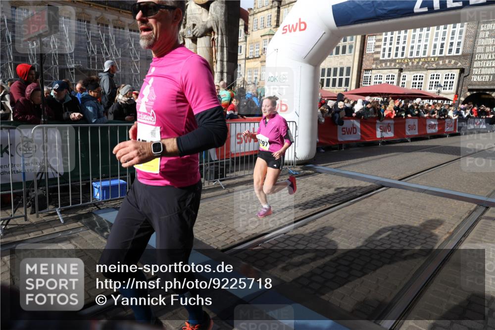 05.10.2025 - 20. swb-Marathon Bremen Yannick Fuchs http://msf.ph/oto/9225718 05.10.2025 10:57:02 Ziel 9669, 10105, 10145, 10397, 10924, 11168, 11274, 11675 meine-sportfotos.de